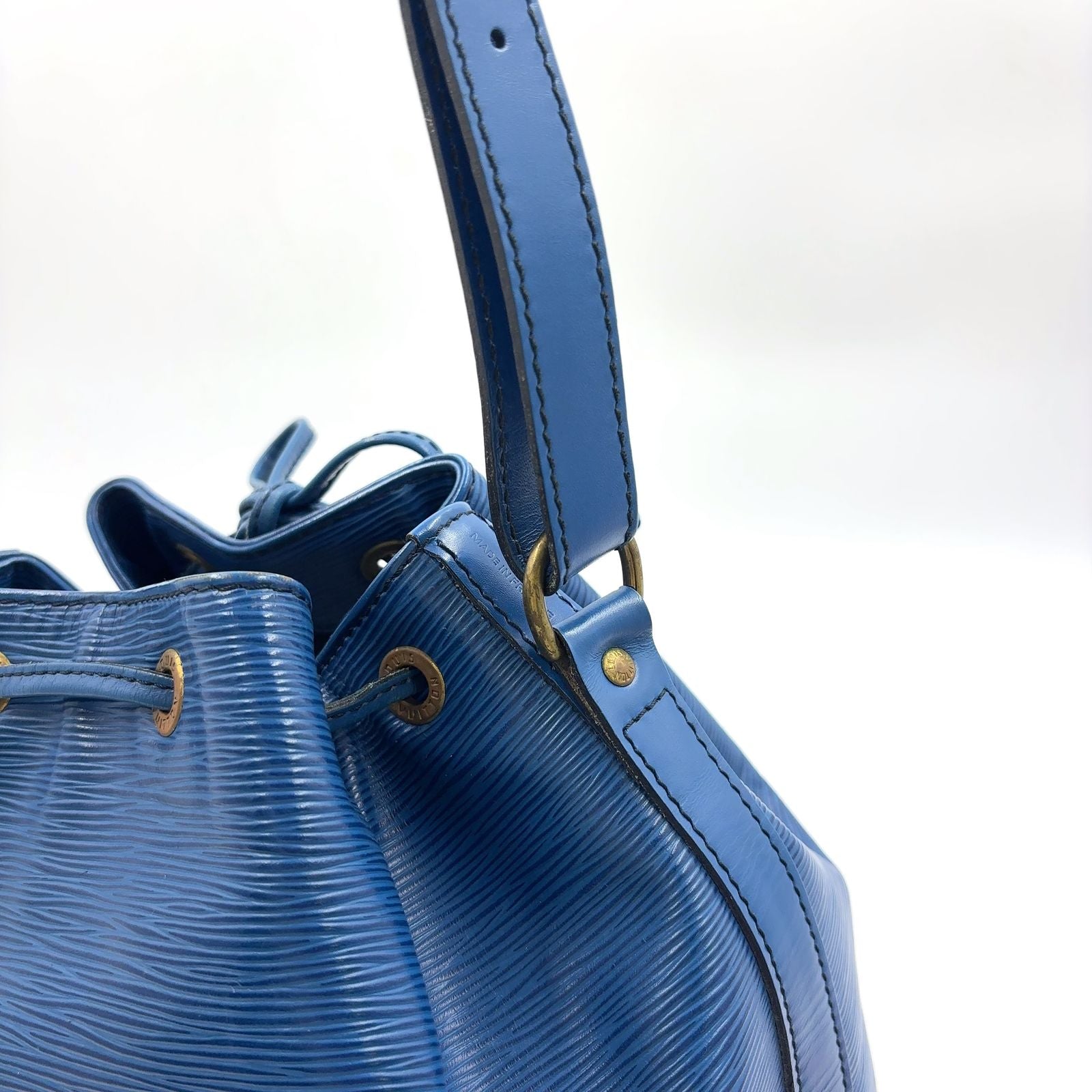 Louis Vuitton Petit Noe Epi Toledo Blue Leather Shoulder Bag Gold — view 8