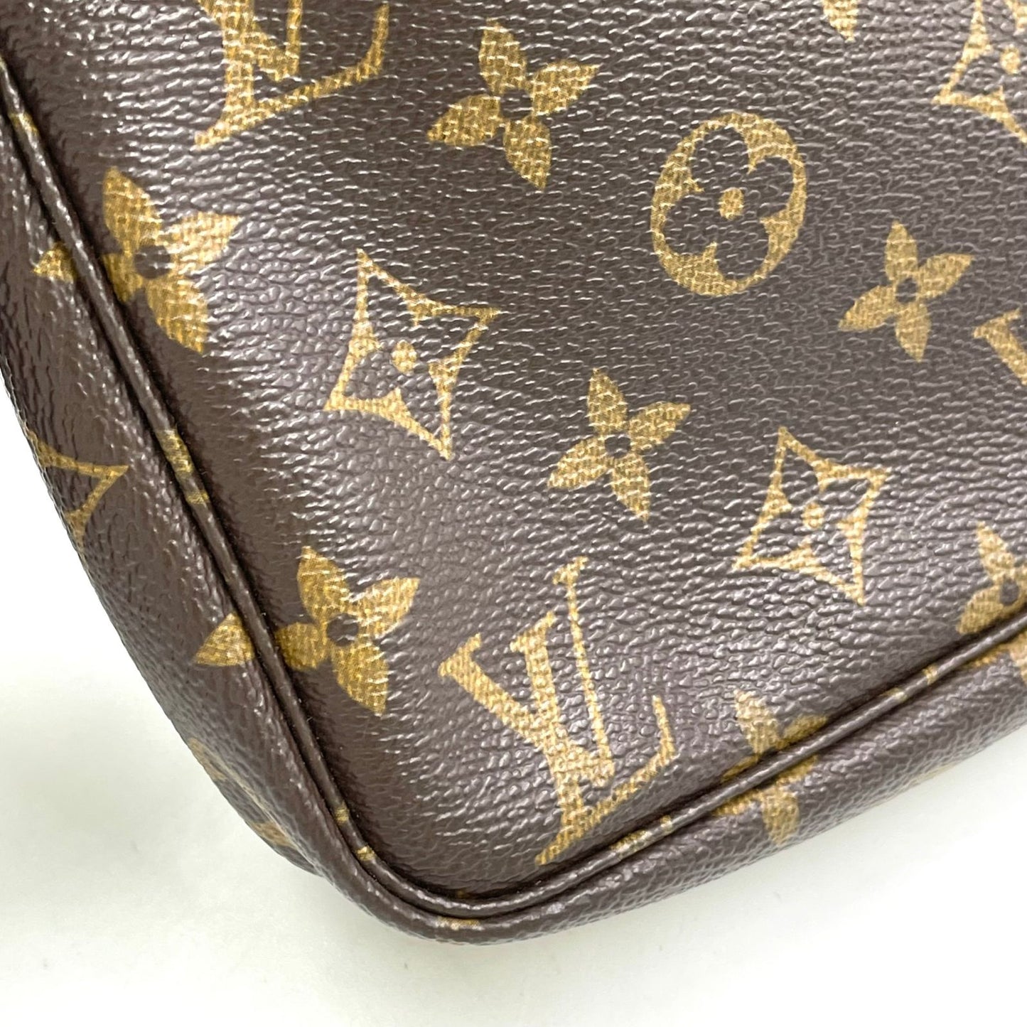 Louis Vuitton Pochette Monogram Leather Brown Handbag Gold — view 8