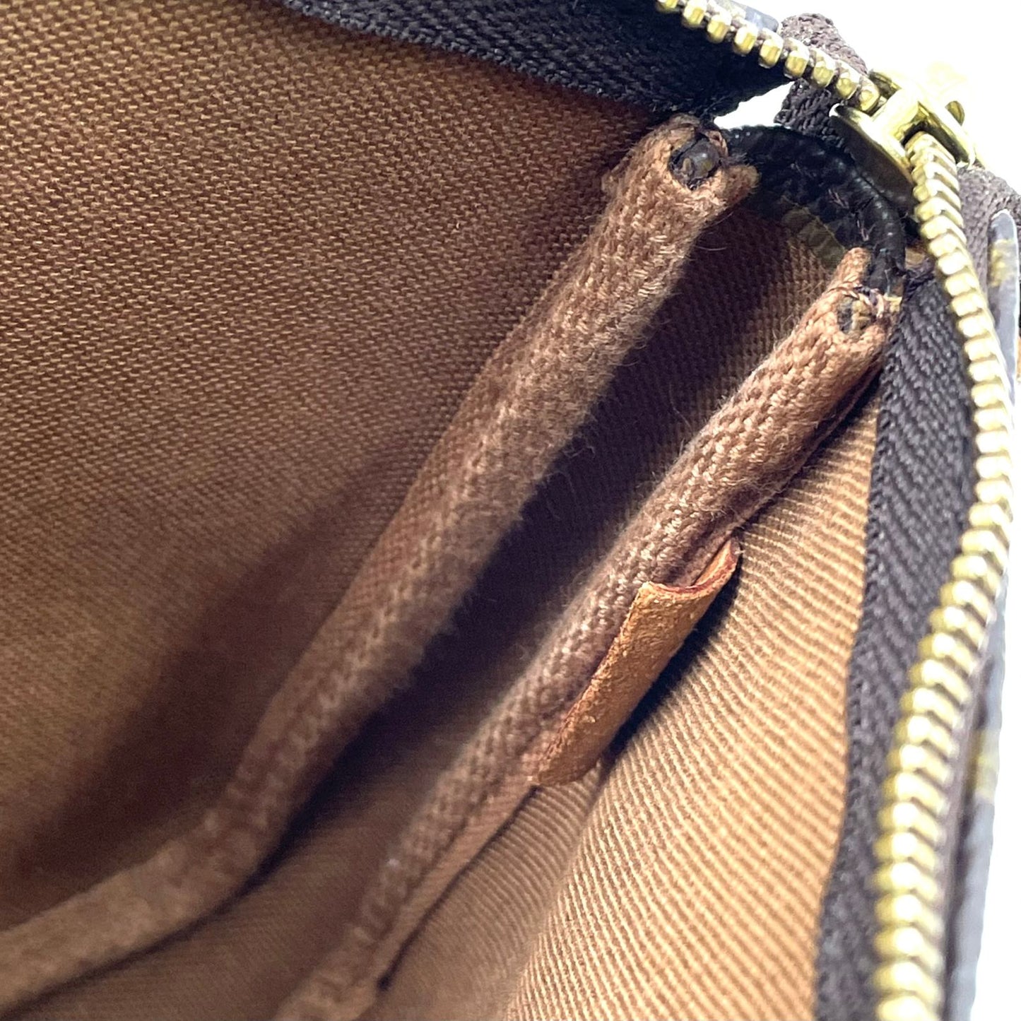 Louis Vuitton Pochette Monogram Leather Brown Handbag Gold — view 6
