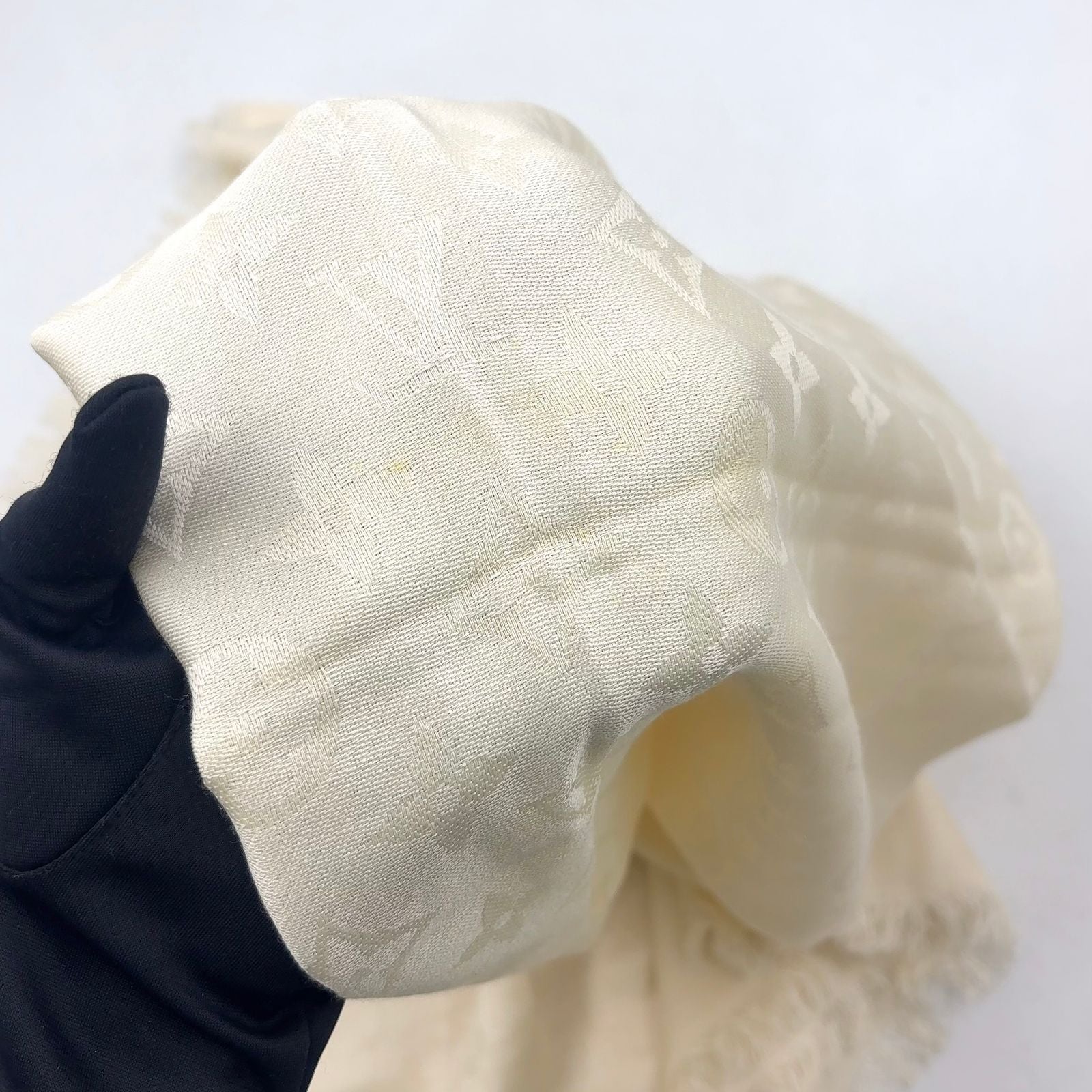 Louis Vuitton Echarpe Logo Mania Monogram Blanc Silk Wool Beige Shawl Scarf — view 4