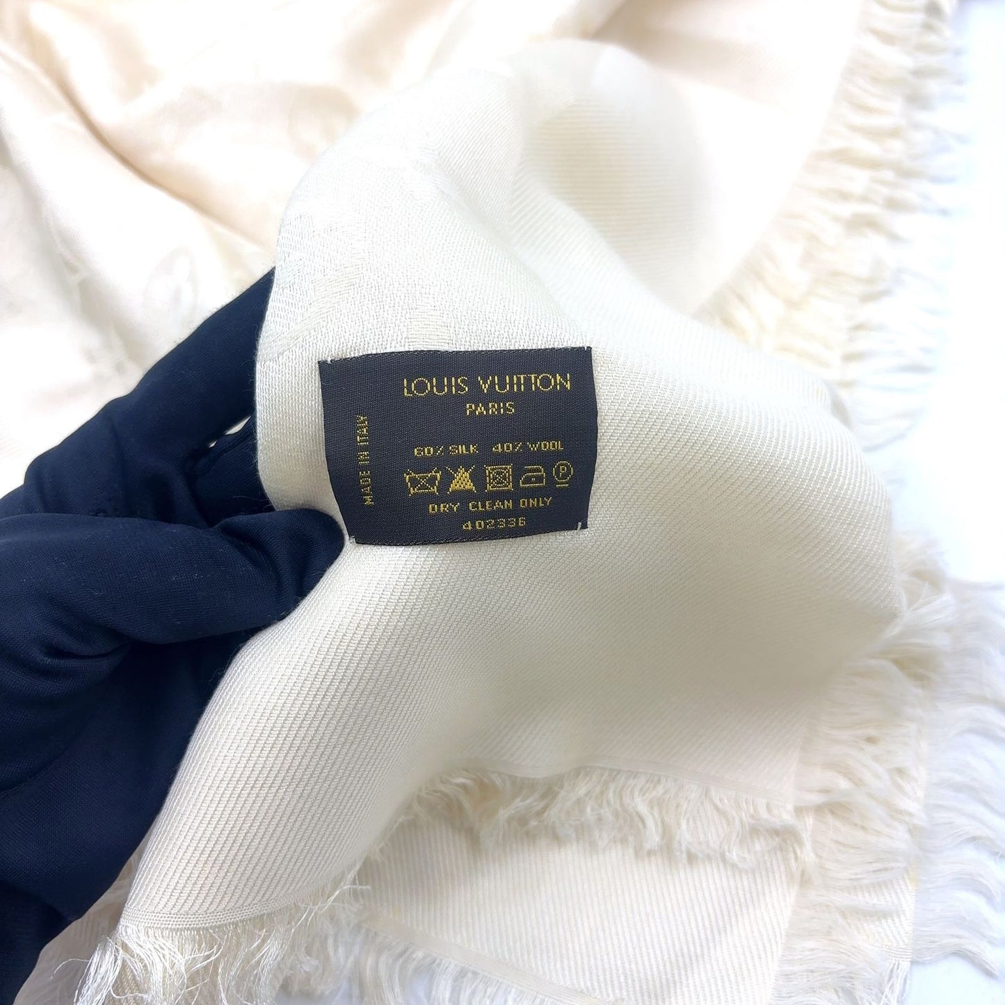 Louis Vuitton Echarpe Logo Mania Monogram Blanc Silk Wool Beige Shawl Scarf — view 2