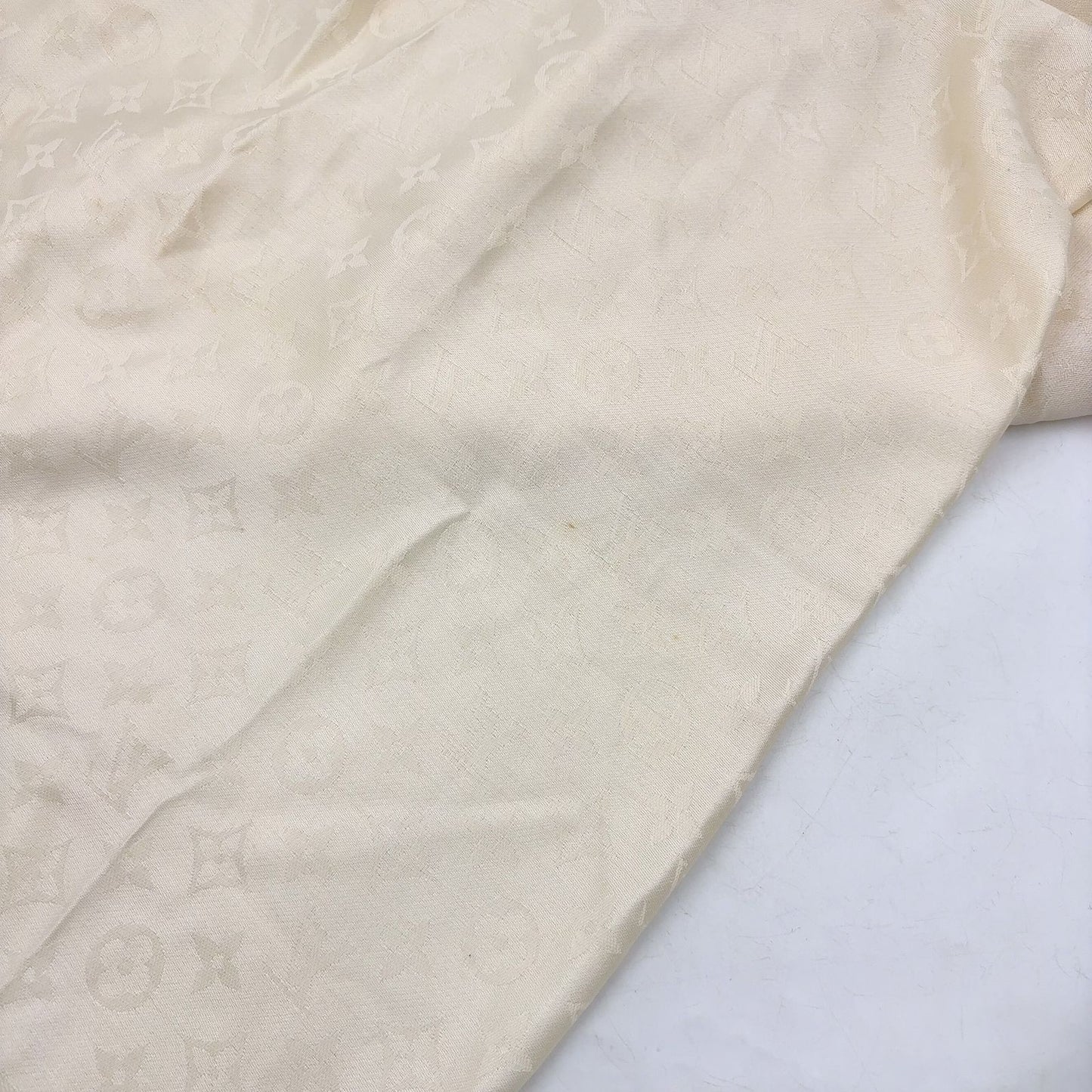 Louis Vuitton Echarpe Logo Mania Monogram Blanc Silk Wool Beige Shawl Scarf — view 5