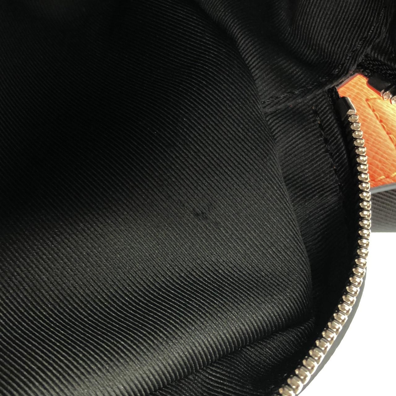 Louis Vuitton Taiga Llama Bum Bag Outdoor — view 9