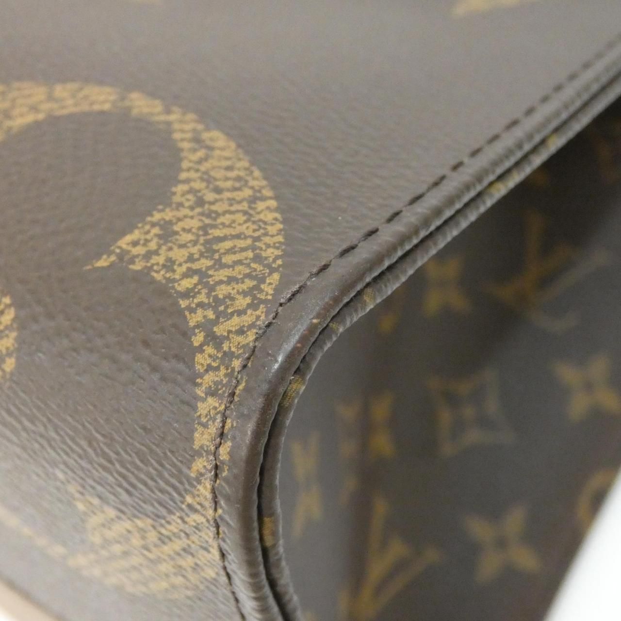 Louis Vuitton Monogram Giant On The Go MM Bag — view 3