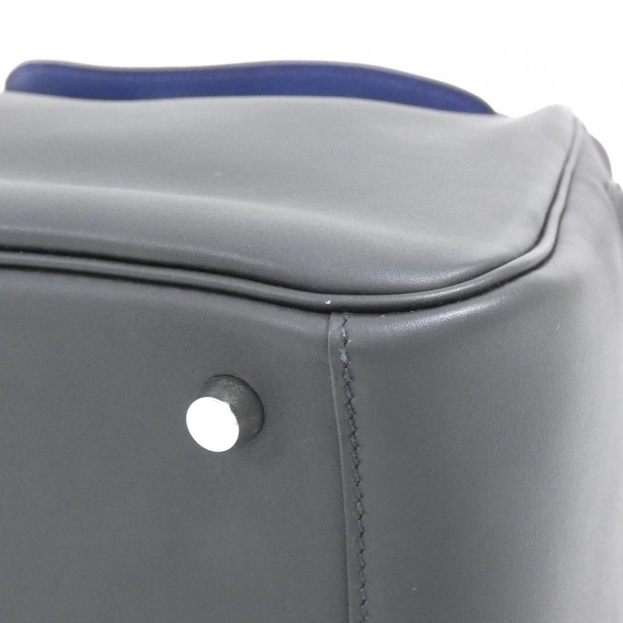 Hermes Lindy Verso 26 cm Shoulder Bag — view 3