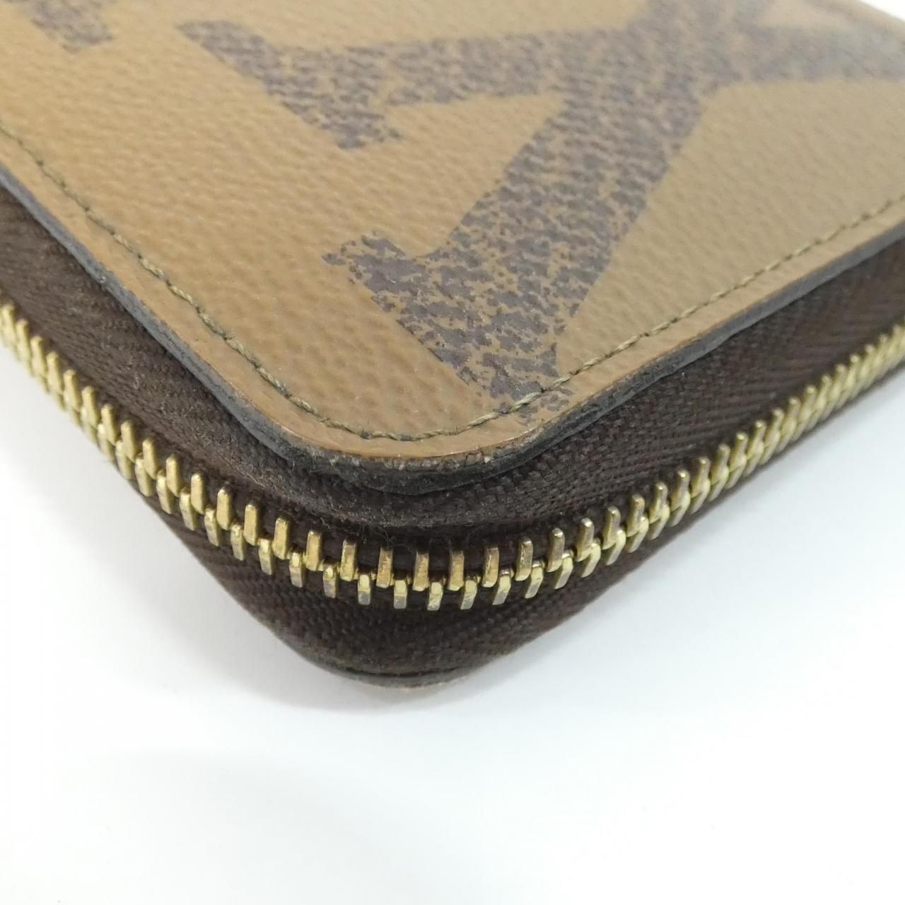 Louis Vuitton Monogram Giant Zippy Wallet — view 7