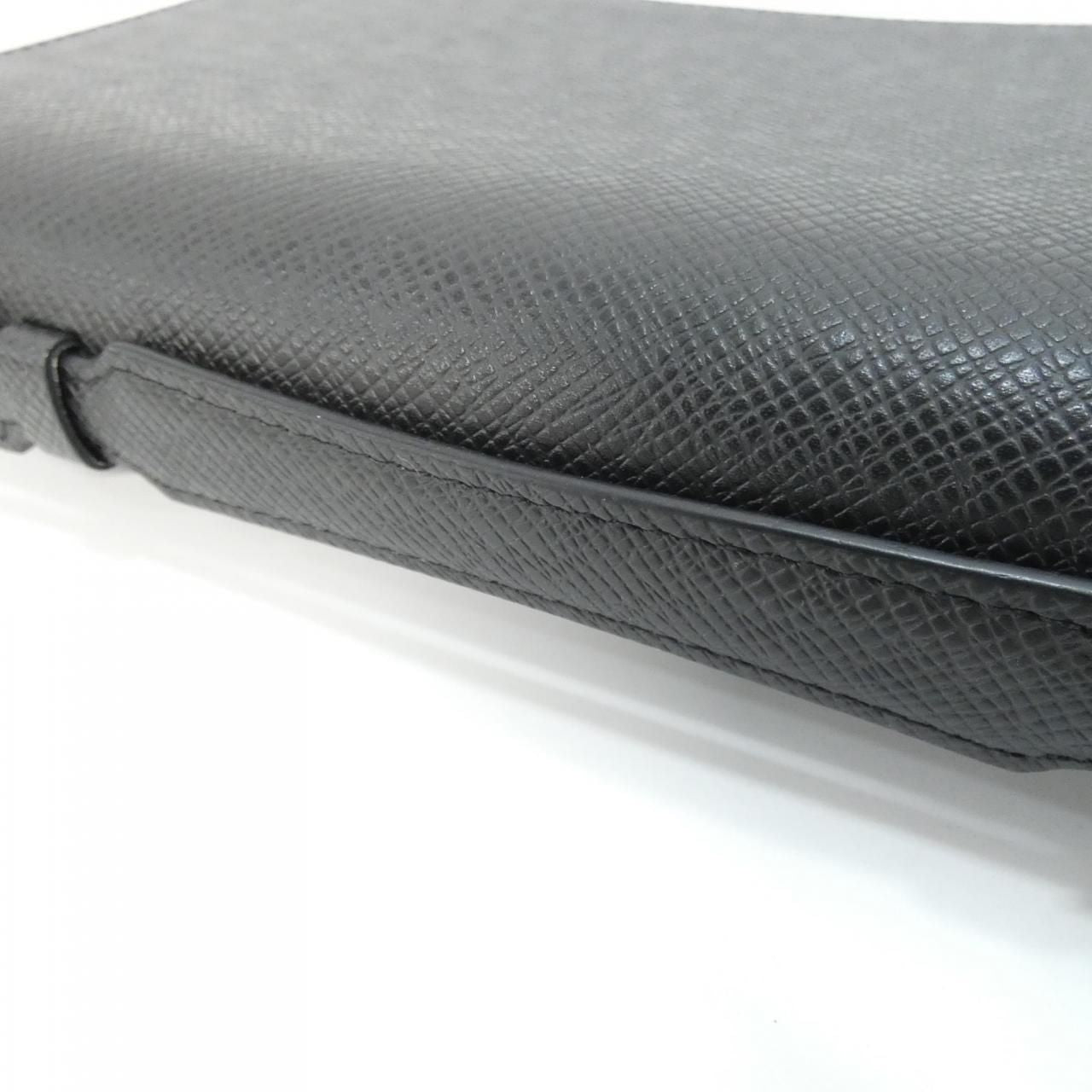 Louis Vuitton Taiga Zippy XL Wallet — view 5