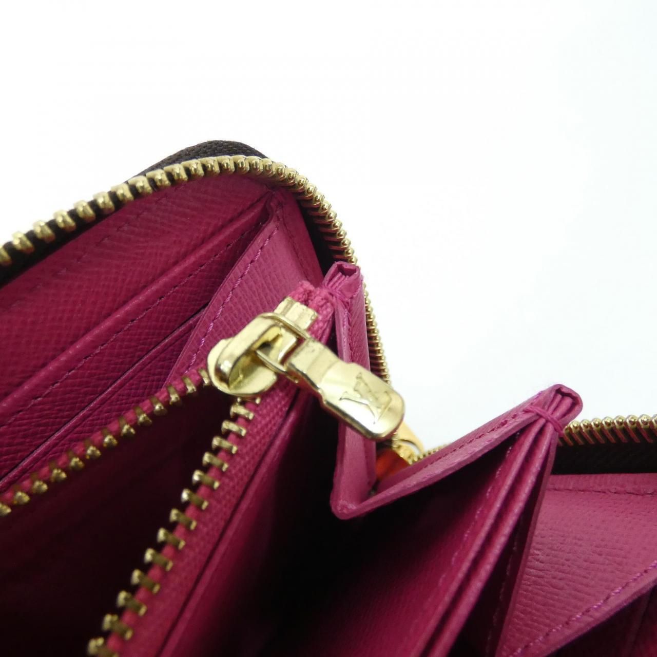Louis Vuitton Monogram Zippy Wallet — view 9