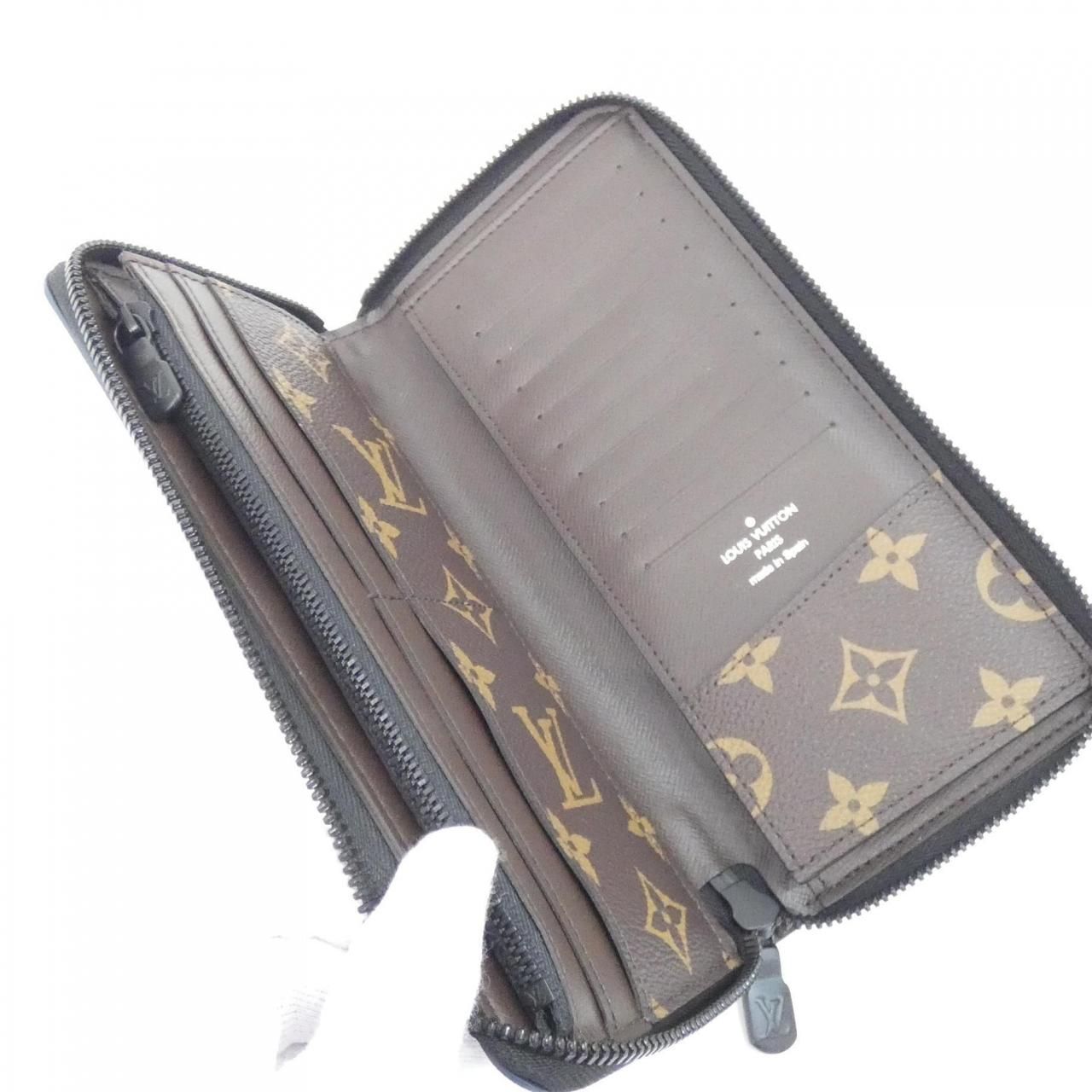 Louis Vuitton Monogram Wallet — view 5
