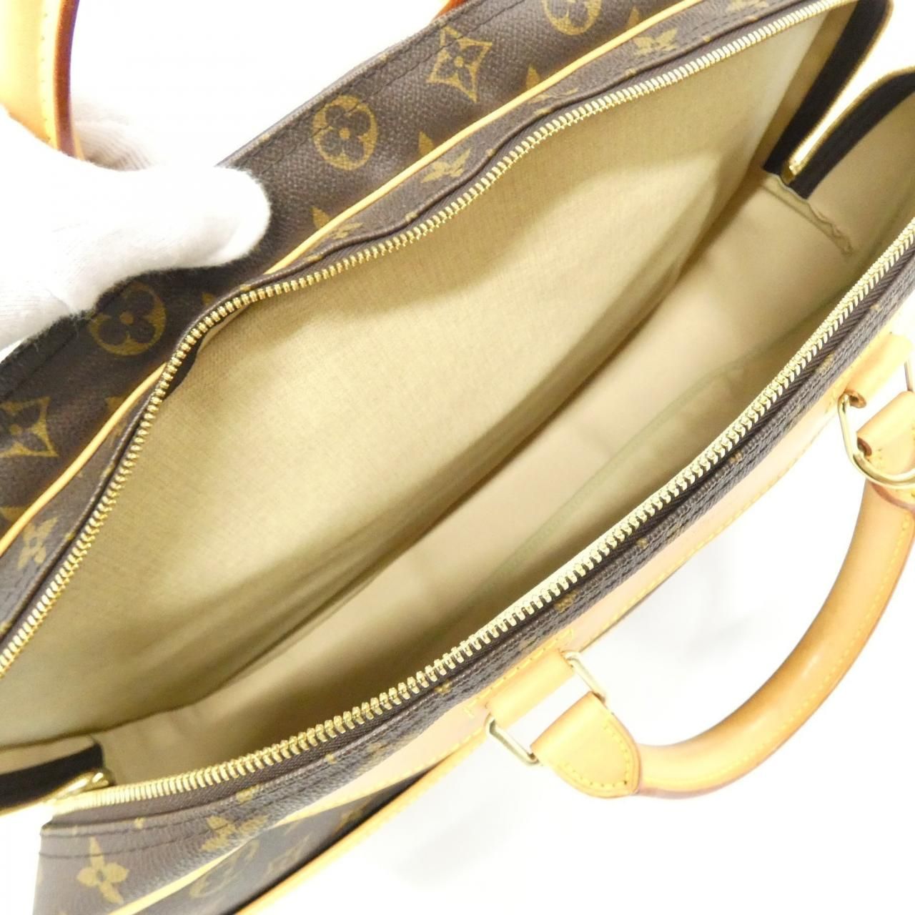 Louis Vuitton Monogram Alize 24 Earl Boston Bag — view 9