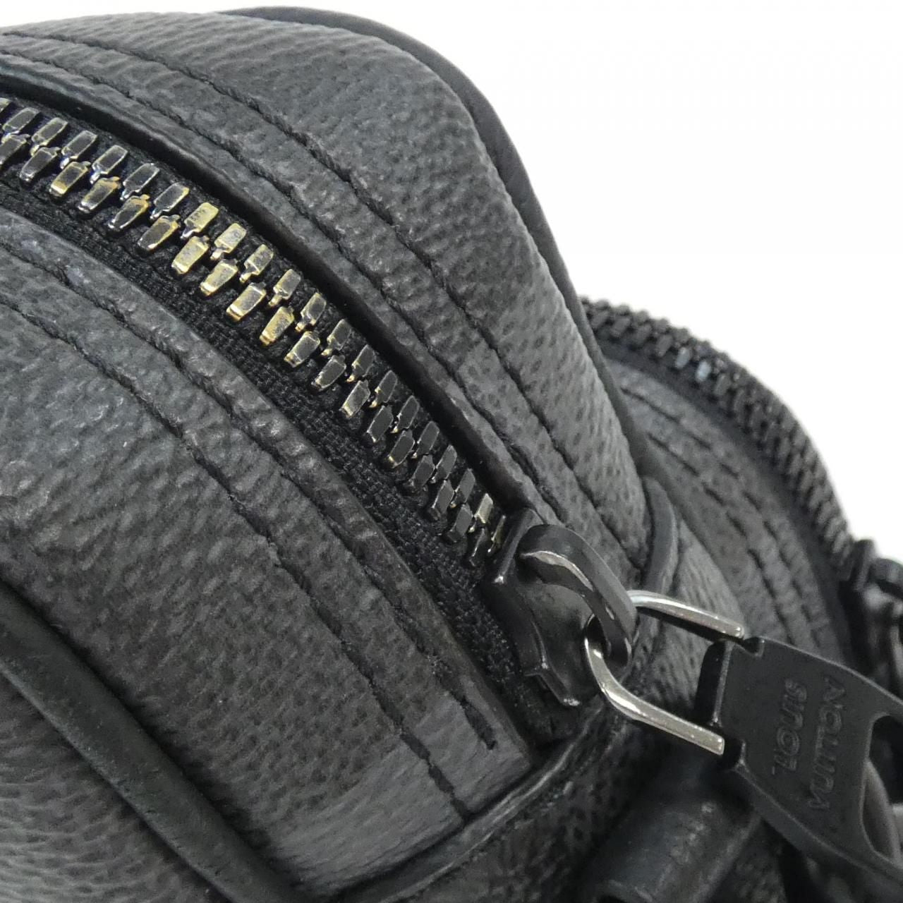Louis Vuitton Camouflage Nile Messenger Shoulder Bag — view 4