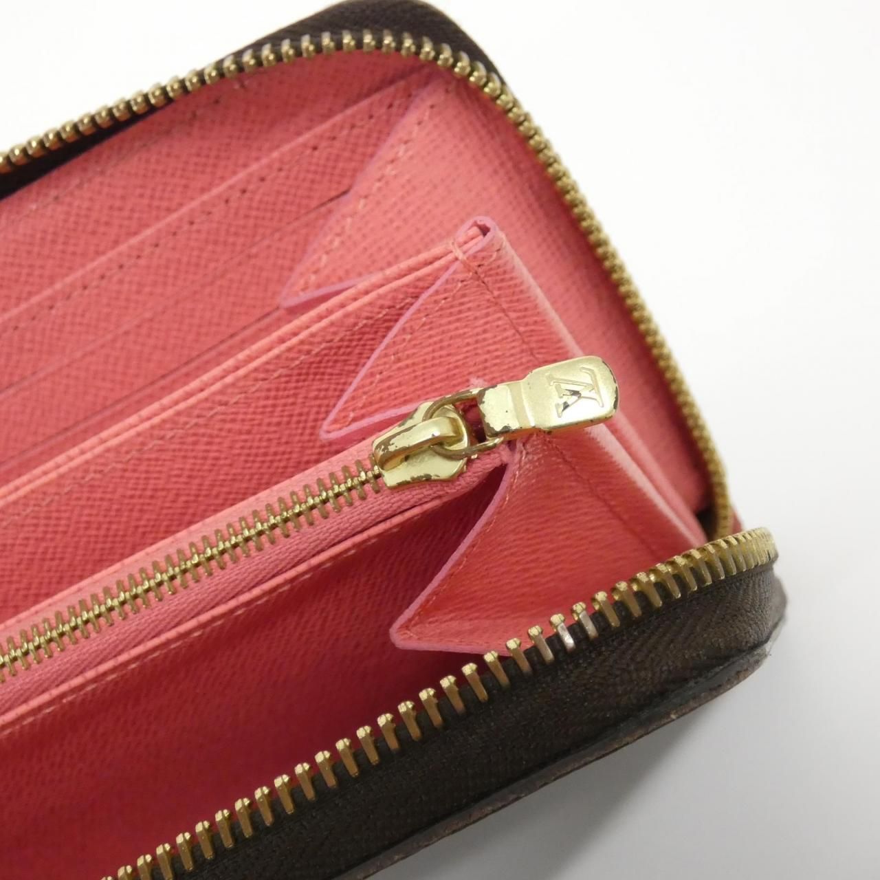 Louis Vuitton Monogram Zippy Wallet — view 9