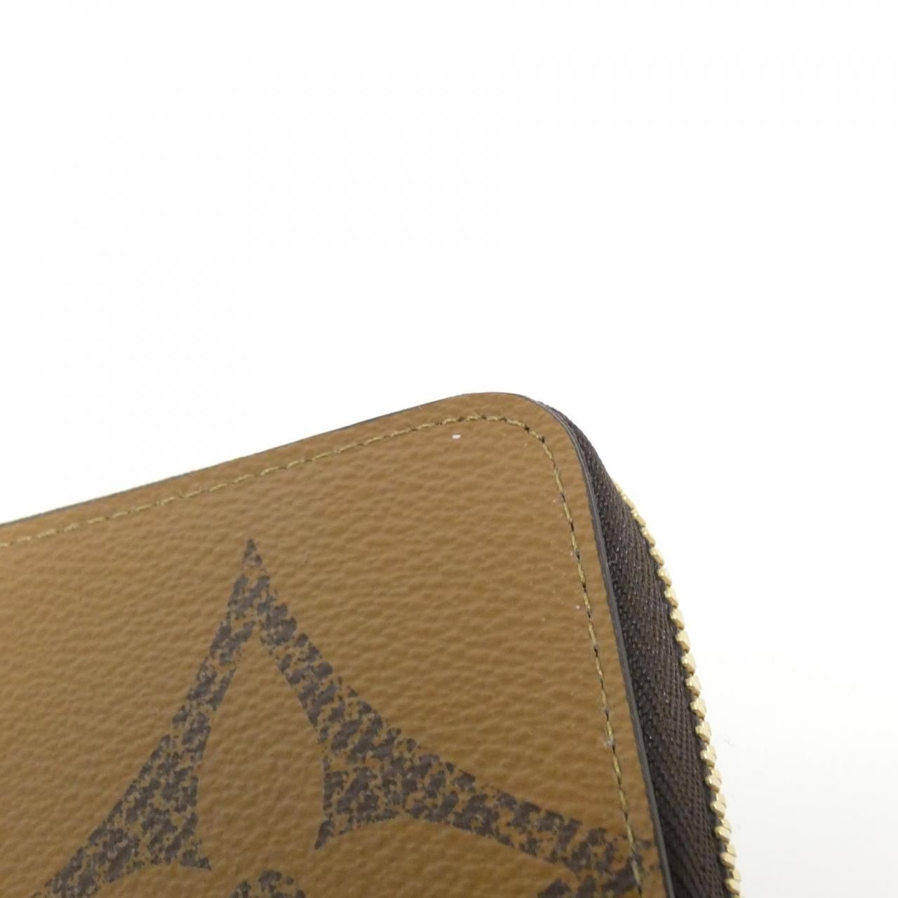 Louis Vuitton Monogram Giant Zippy Wallet — view 4