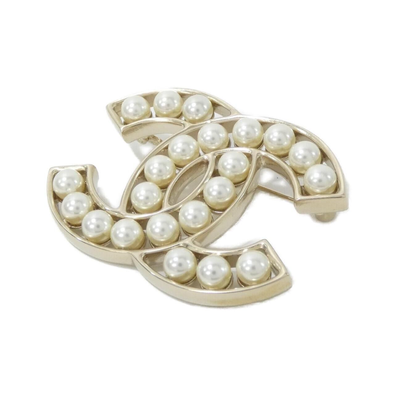 Chanel Brooch Gold