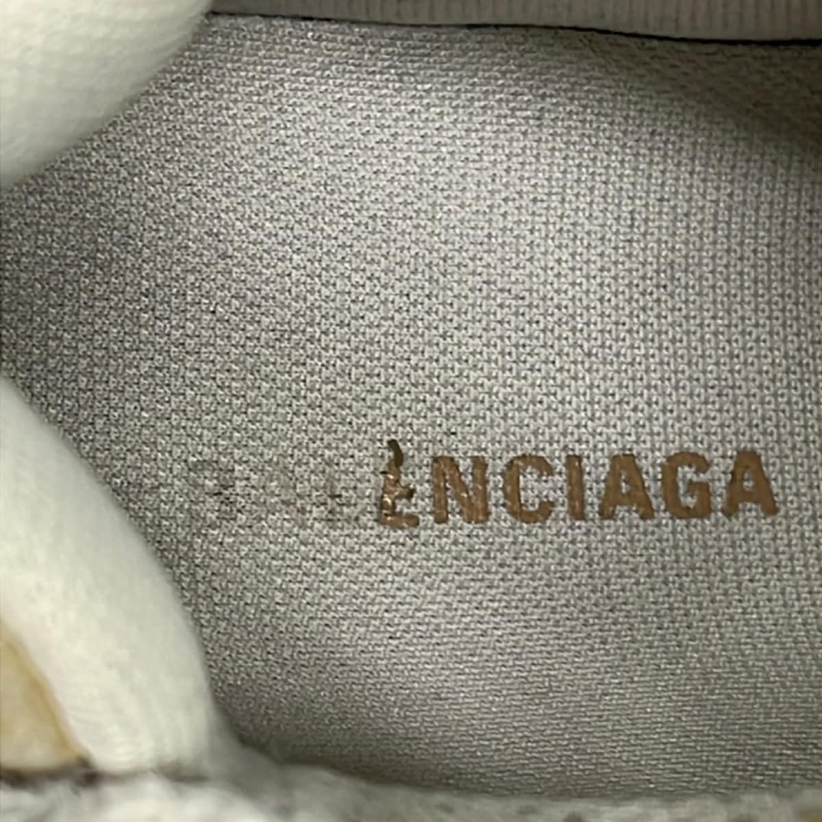 Balenciaga Sneakers Runner White Beige Black Distressed — view 9