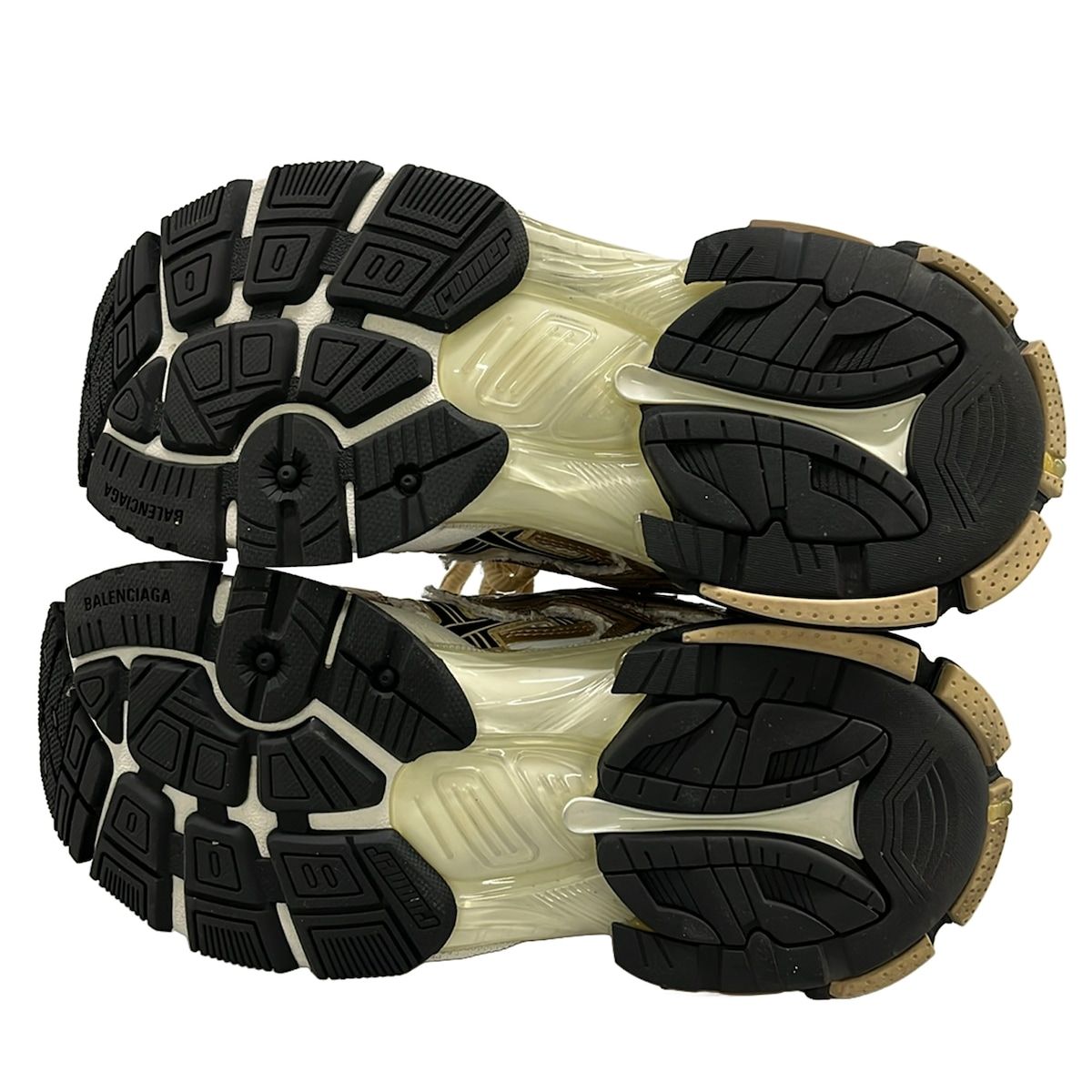 Balenciaga Sneakers Runner White Beige Black Distressed — view 8