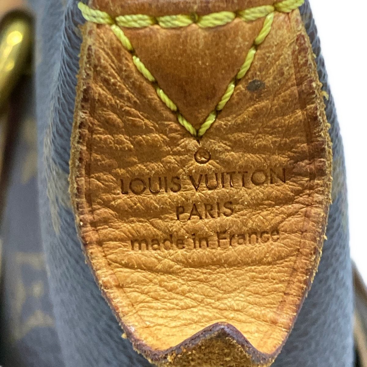 Louis Vuitton Shoulder Bag Monogram Totally MM — view 9