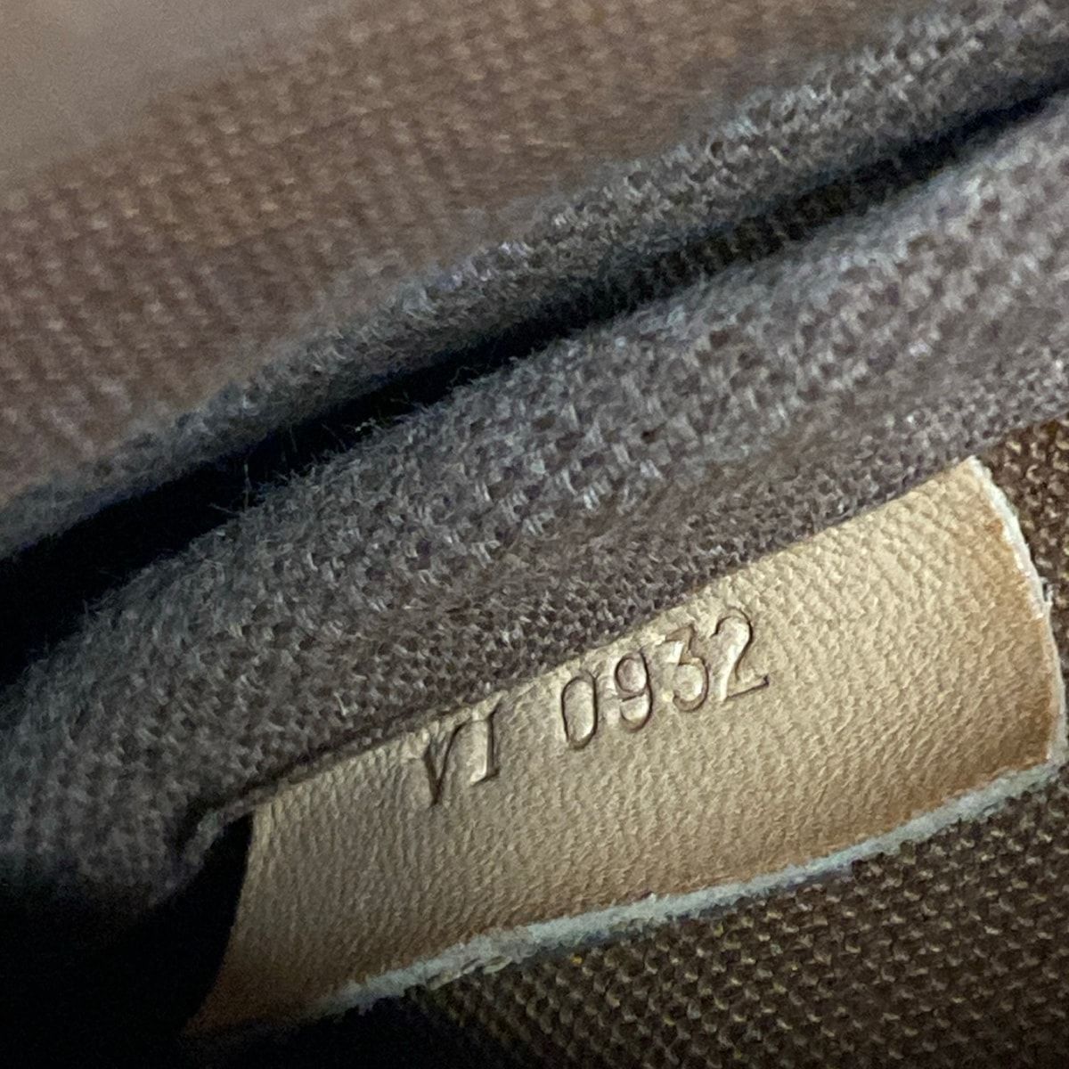 Louis Vuitton Shoulder Bag Monogram Saumur 30 — view 9