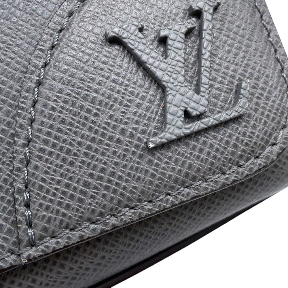 Louis Vuitton Shoulder Bag New Flap Messenger Taiga — view 6