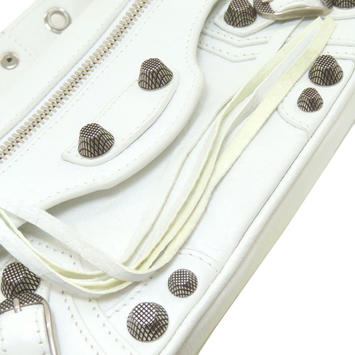 Louis Vuitton le Cagole Sling Bag Calf — view 9