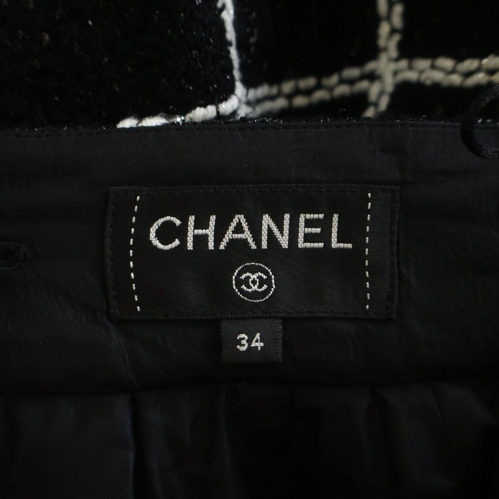 Chanel Coco Button Tweed Check Pleats Skirt Black 34 — view 6