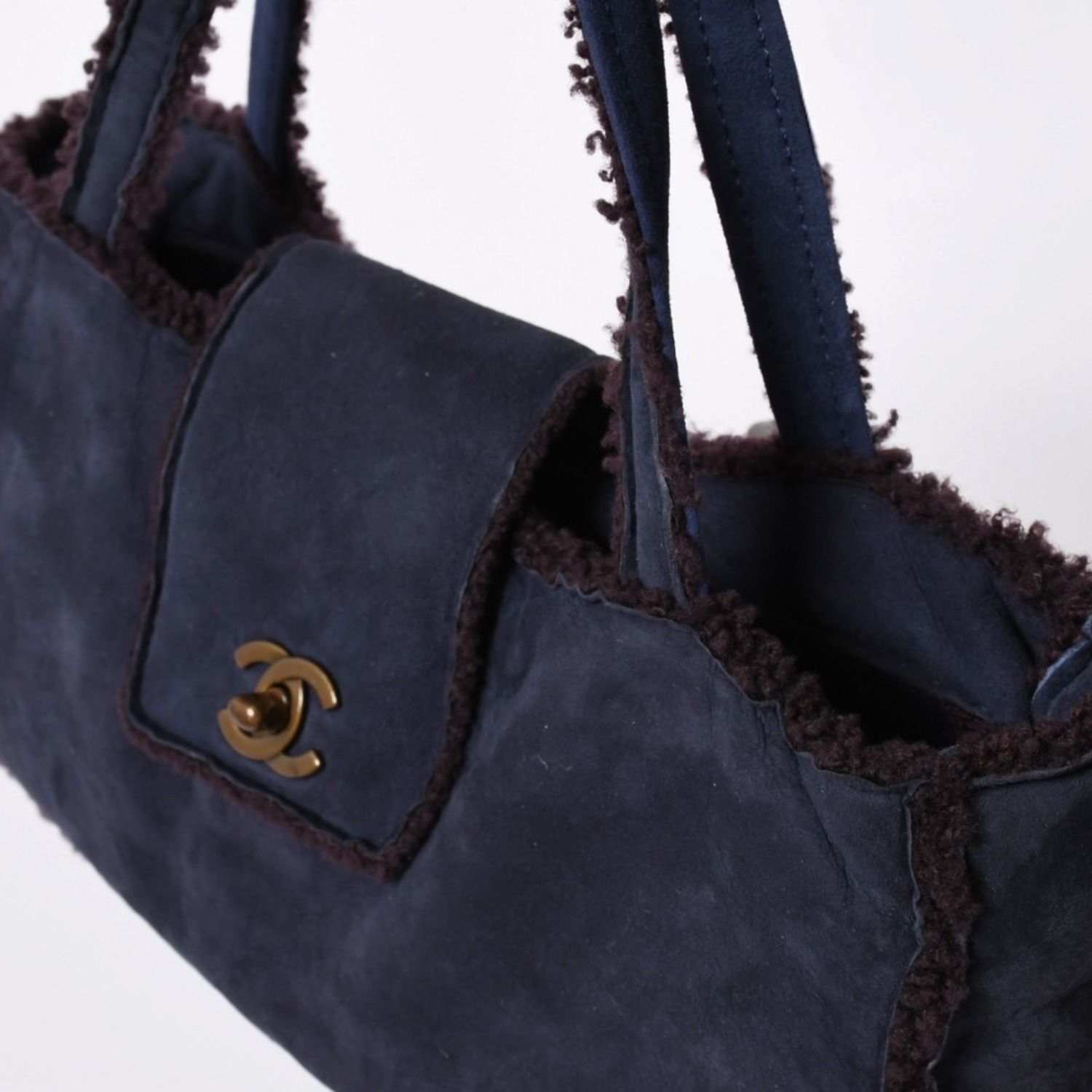 Chanel Shearling Bag CC Logo Nubuck Antique Gold — view 5
