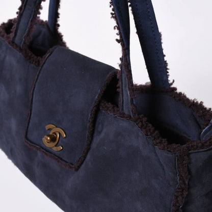 Chanel Shearling Bag CC Logo Nubuck Antique Gold — view 5