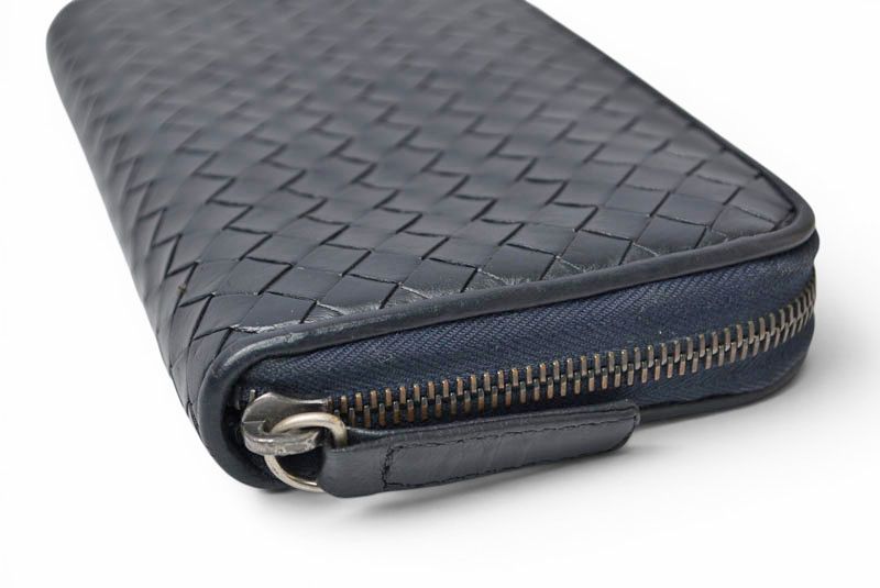 Bottega Veneta Wallet Zip Around Intrecciato Navy — view 5