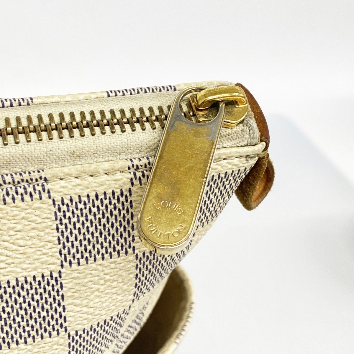 Louis Vuitton Tote Damier Azur Totally MM White — view 9