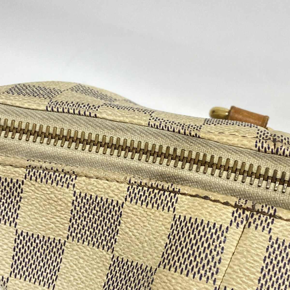 Louis Vuitton Tote Damier Azur Totally MM White — view 8