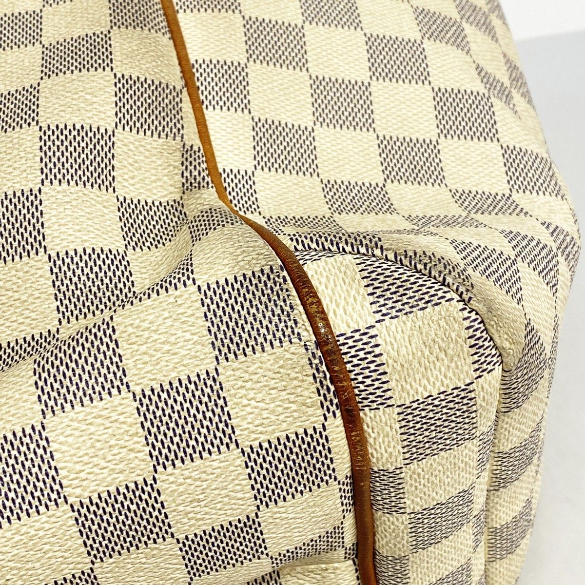 Louis Vuitton Tote Damier Azur Totally MM White — view 6