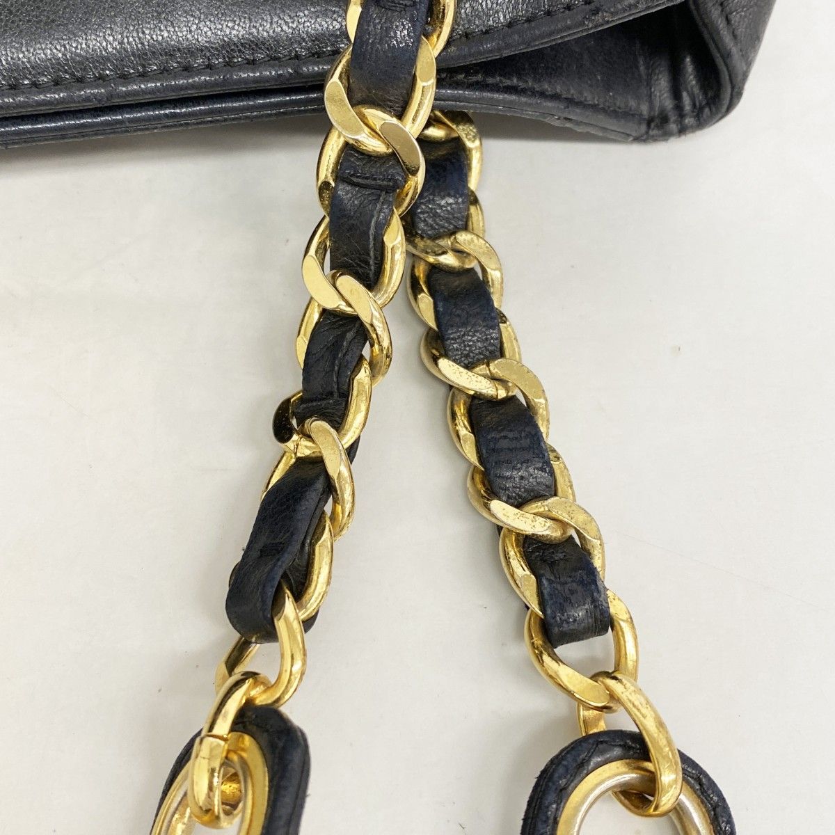 Chanel Chain Tote Lambskin Black Gold — view 8