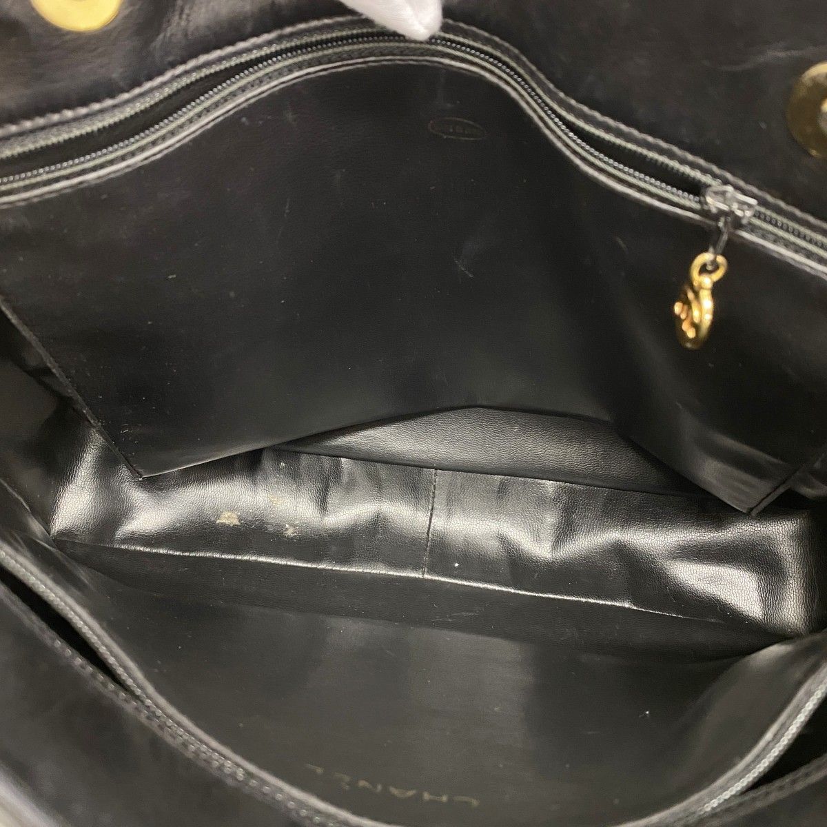 Chanel Chain Tote Lambskin Black Gold — view 4