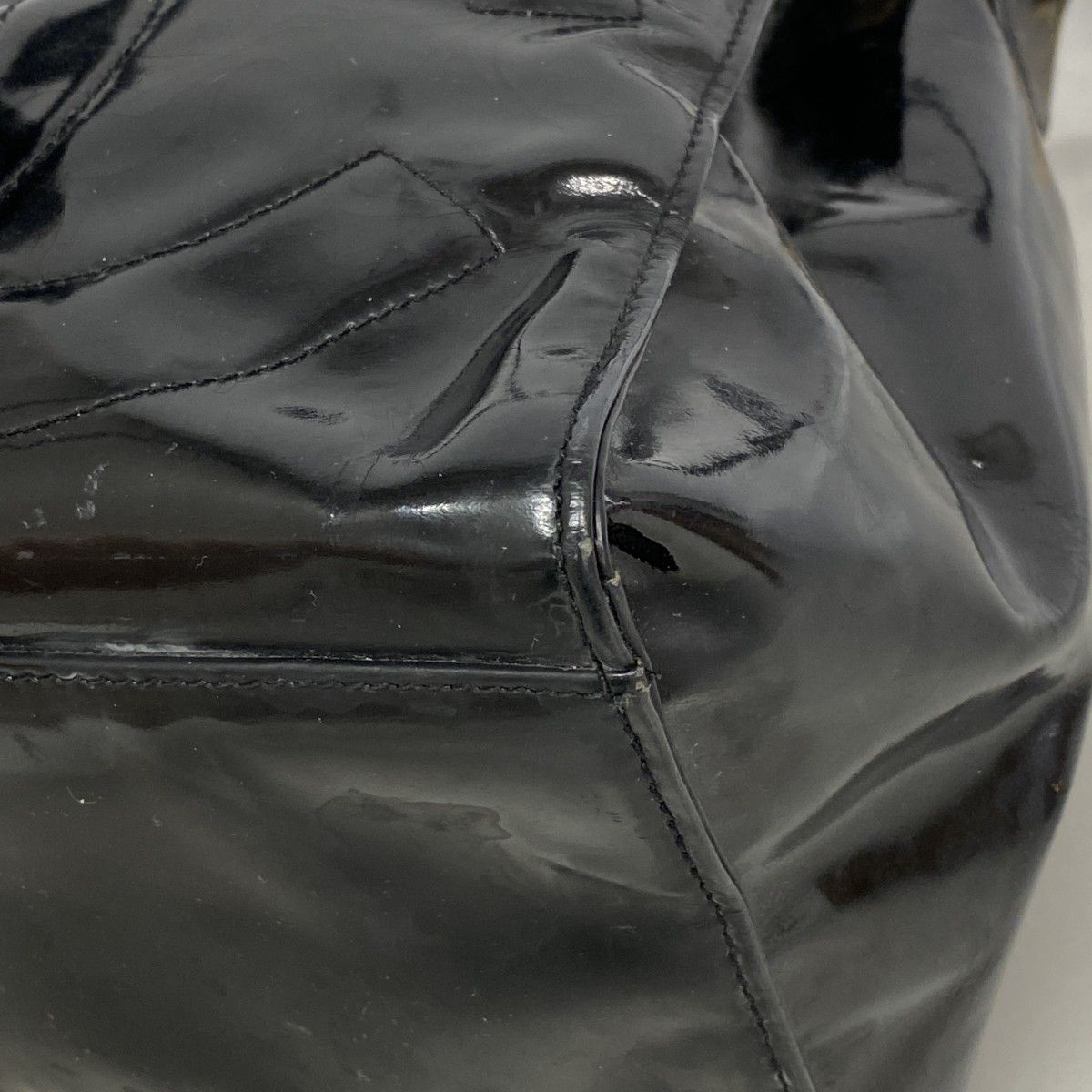 Chanel Shoulder Bag Patent Leather Black Gold — view 7