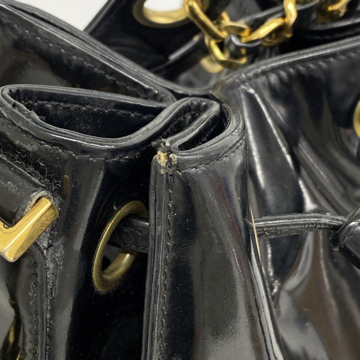 Chanel Shoulder Bag Patent Leather Black Gold — view 8