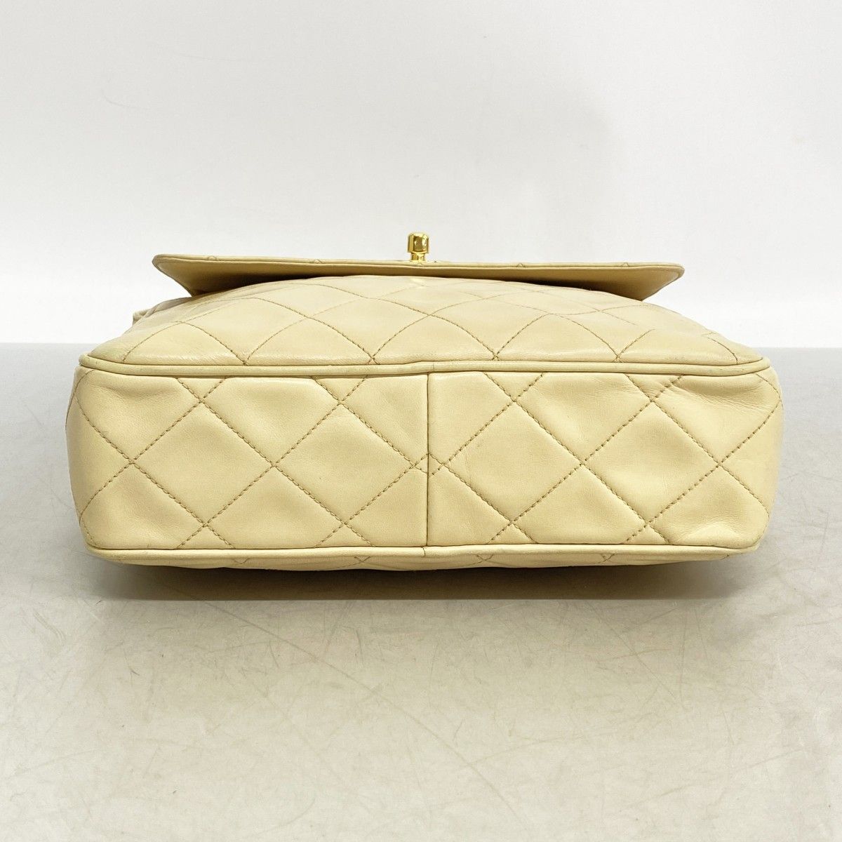 Chanel Shoulder Bag Quilted Lambskin Ivory Gold — view 3