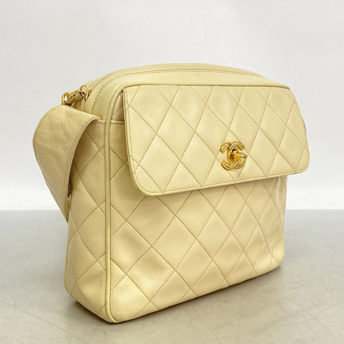 Chanel Shoulder Bag Quilted Lambskin Ivory Gold — view 2