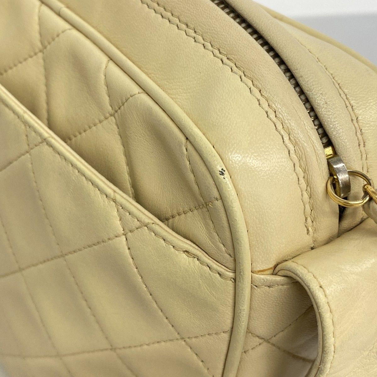 Chanel Shoulder Bag Quilted Lambskin Ivory Gold — view 7