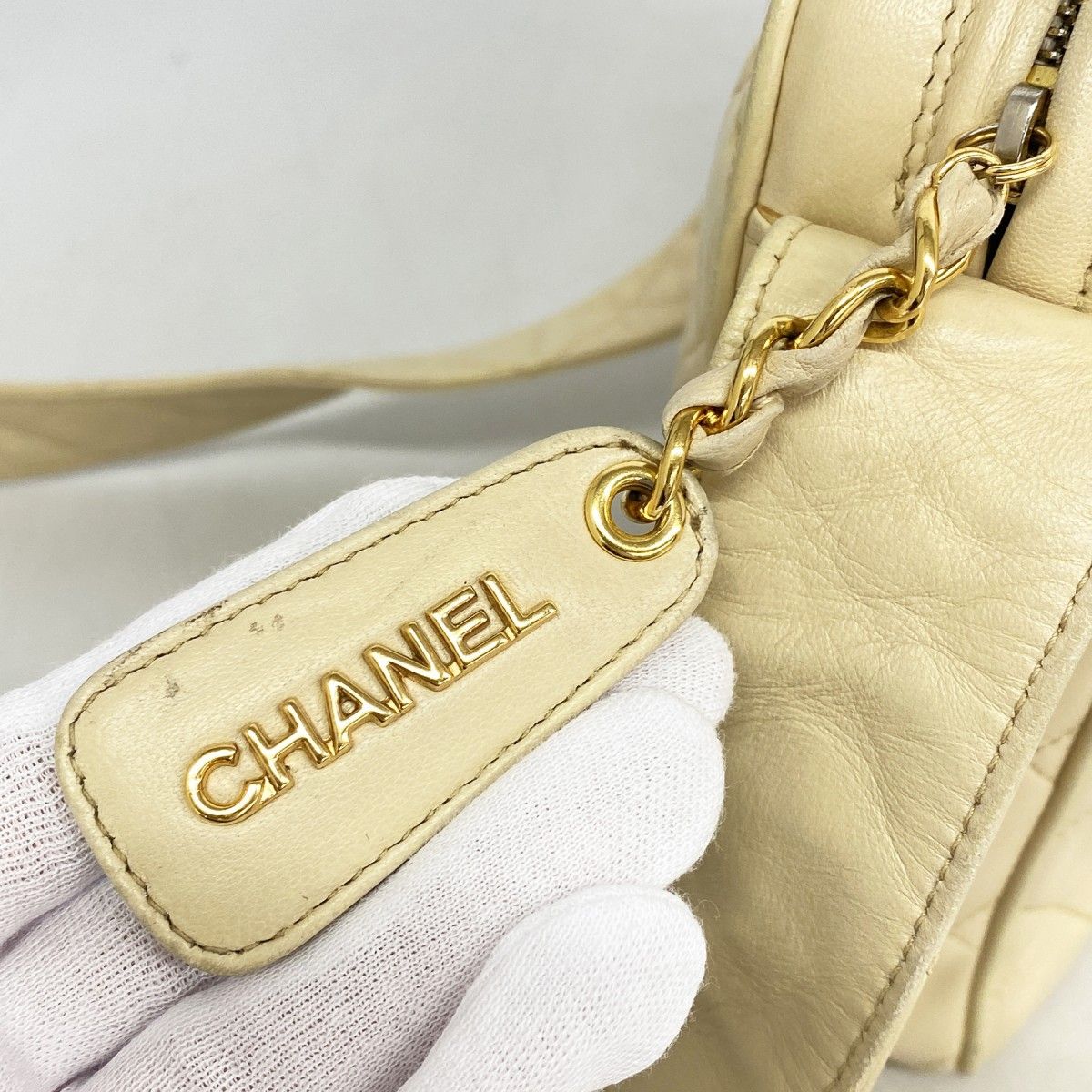 Chanel Shoulder Bag Quilted Lambskin Ivory Gold — view 9