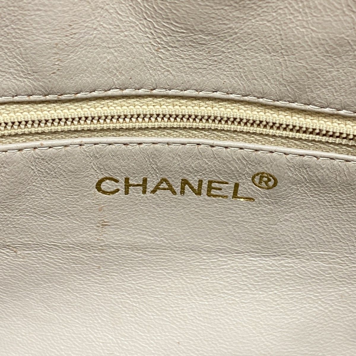 Chanel Shoulder Bag Quilted Lambskin Ivory Gold — view 5