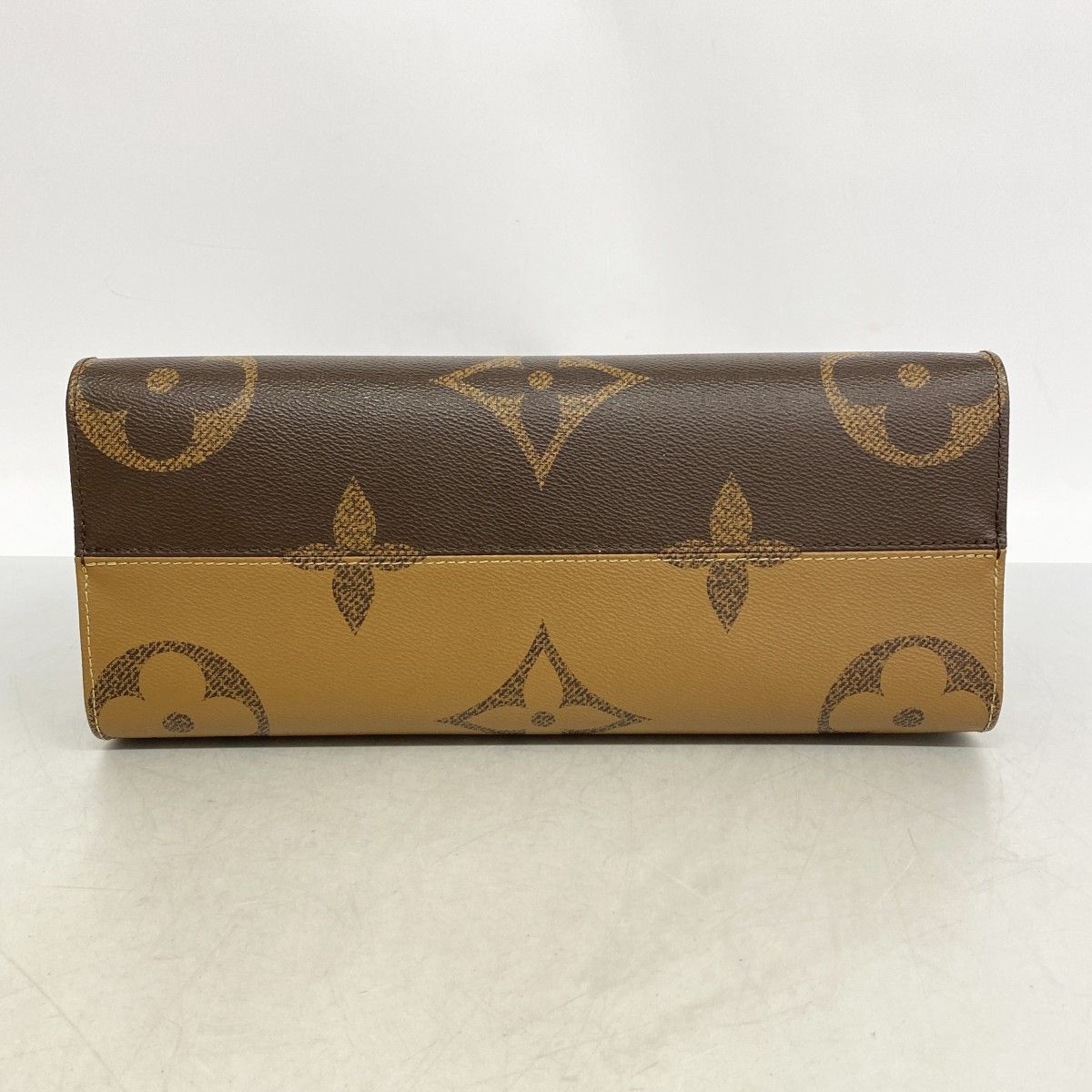 Louis Vuitton Tote Monogram Giant Reverse On The Go MM Brown 2-Way — view 3