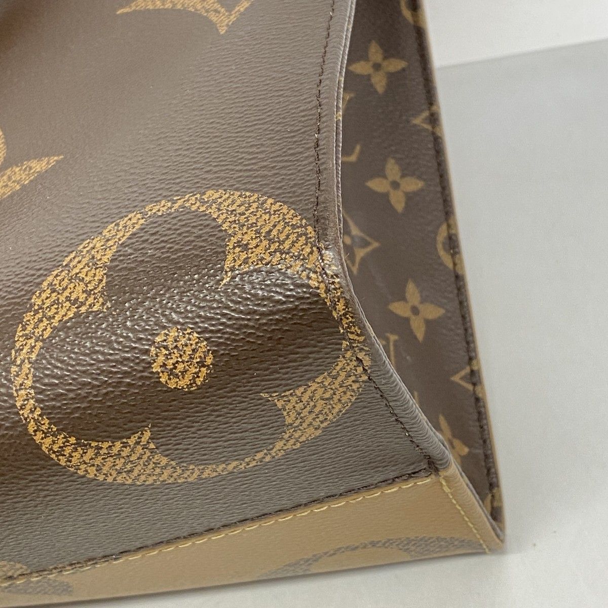 Louis Vuitton Tote Monogram Giant Reverse On The Go MM Brown 2-Way — view 7