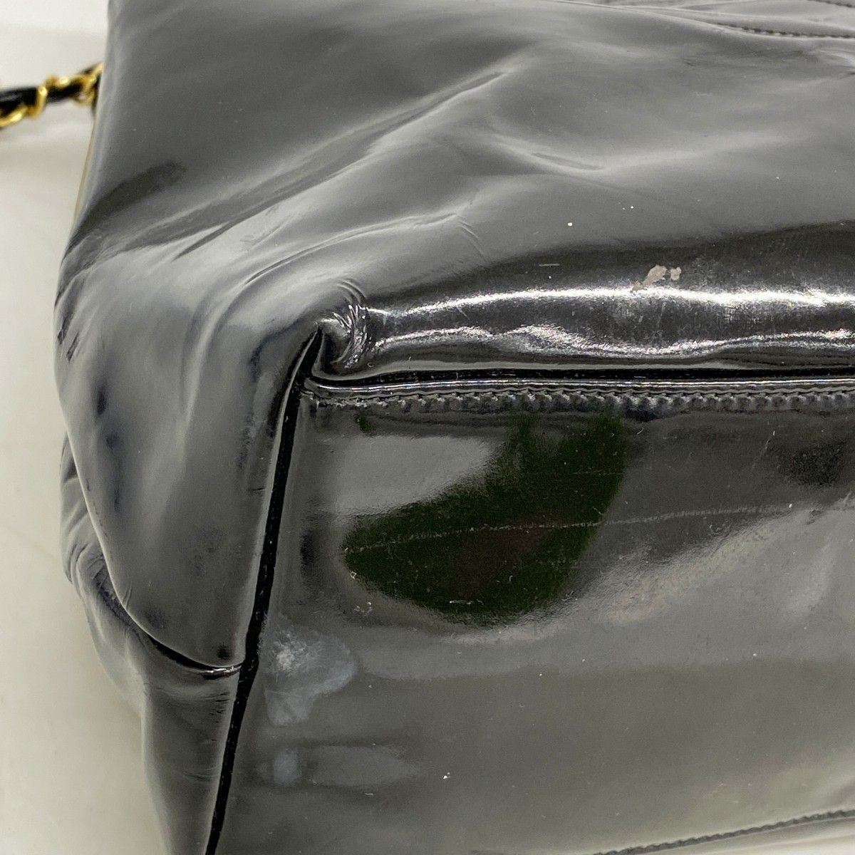 Chanel Shoulder Bag Patent Leather Black Gold — view 9