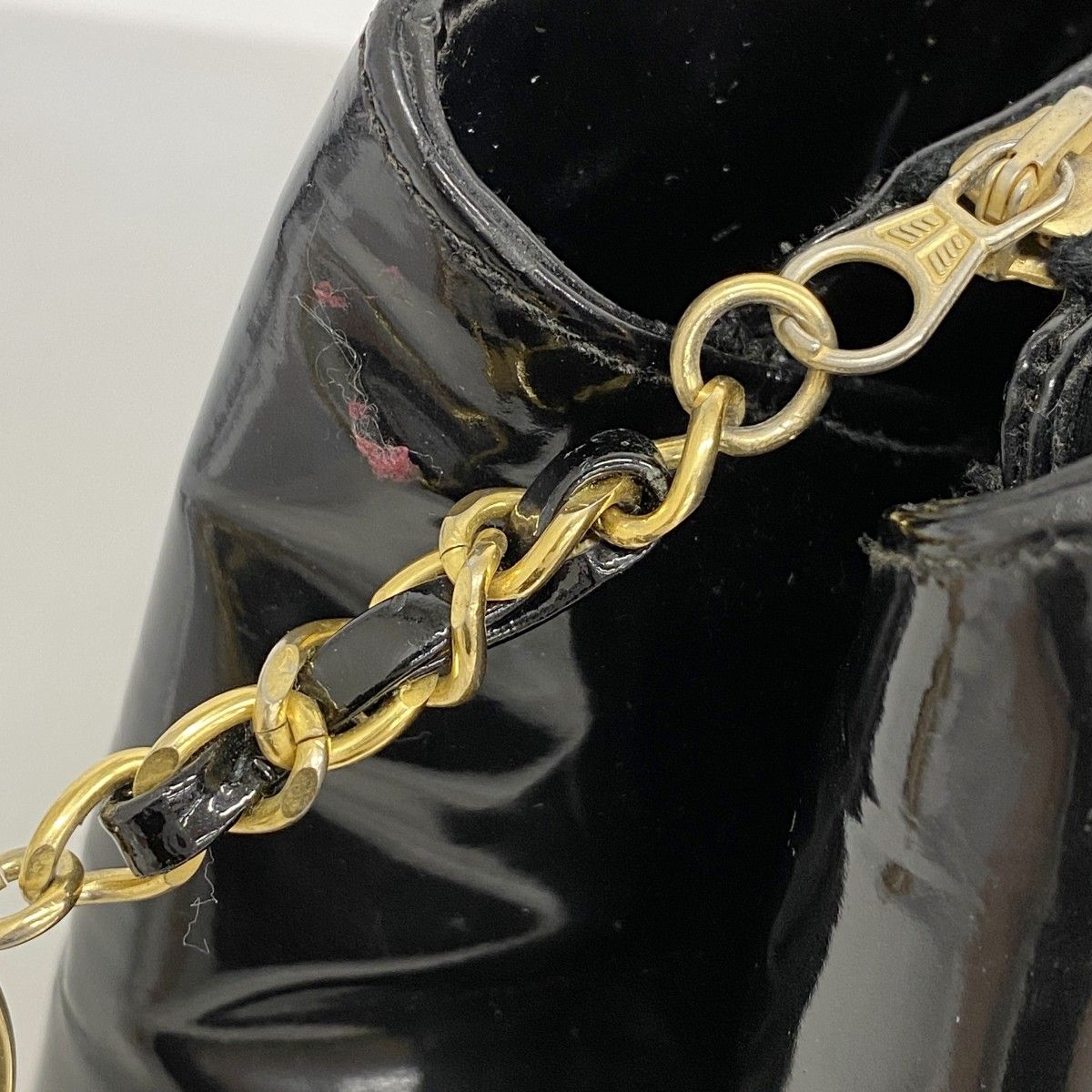Chanel Shoulder Bag Patent Leather Black Gold — view 8