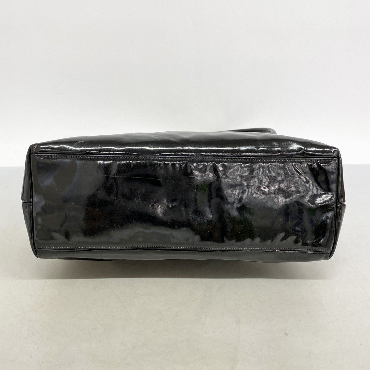 Chanel Shoulder Bag Patent Leather Black Gold — view 3