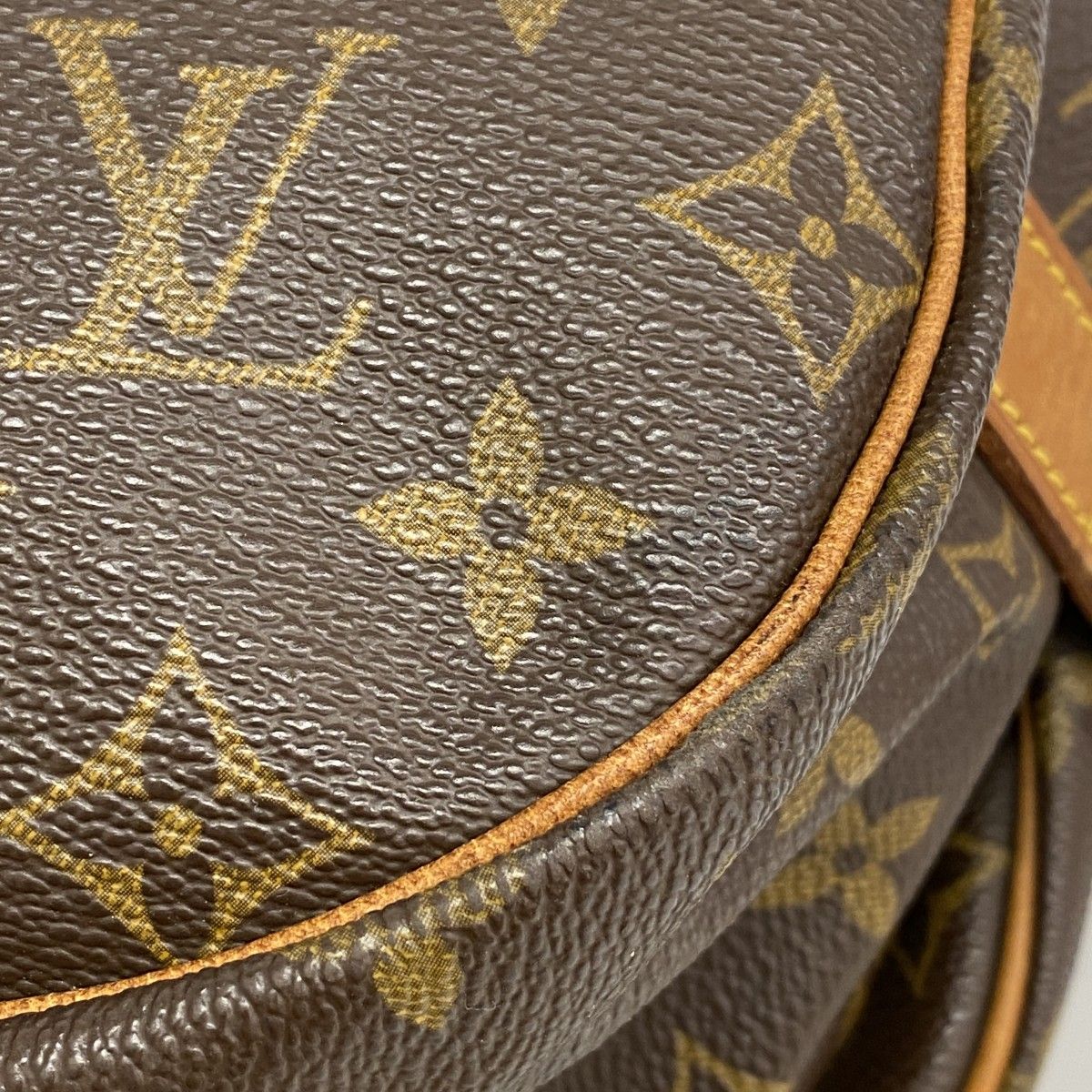 Louis Vuitton Shoulder Bag Monogram Saumur 35 Brown — view 6