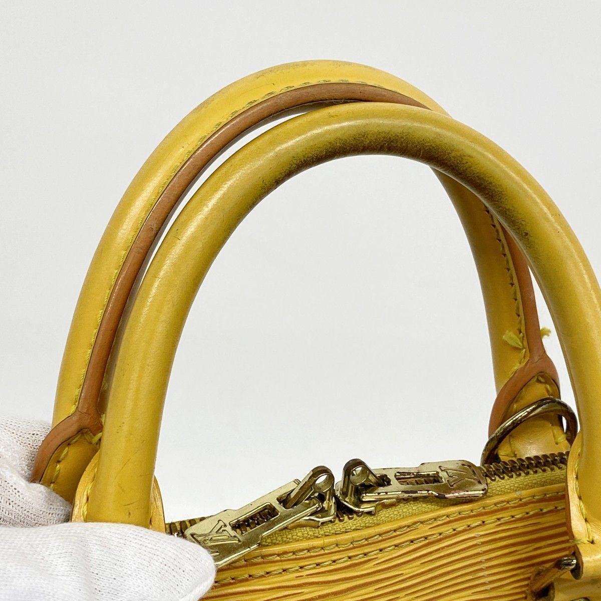 Louis Vuitton Handbag Epi Alma Jaune — view 9