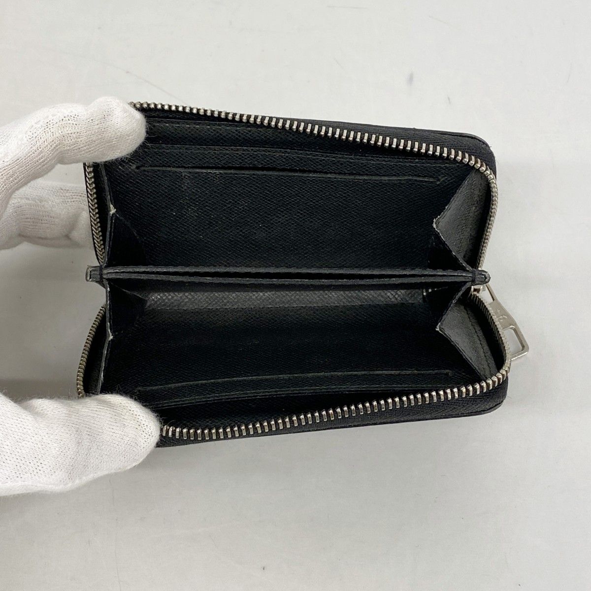 Louis Vuitton Coin Case Taiga Zippy Purse Ardoise — view 3