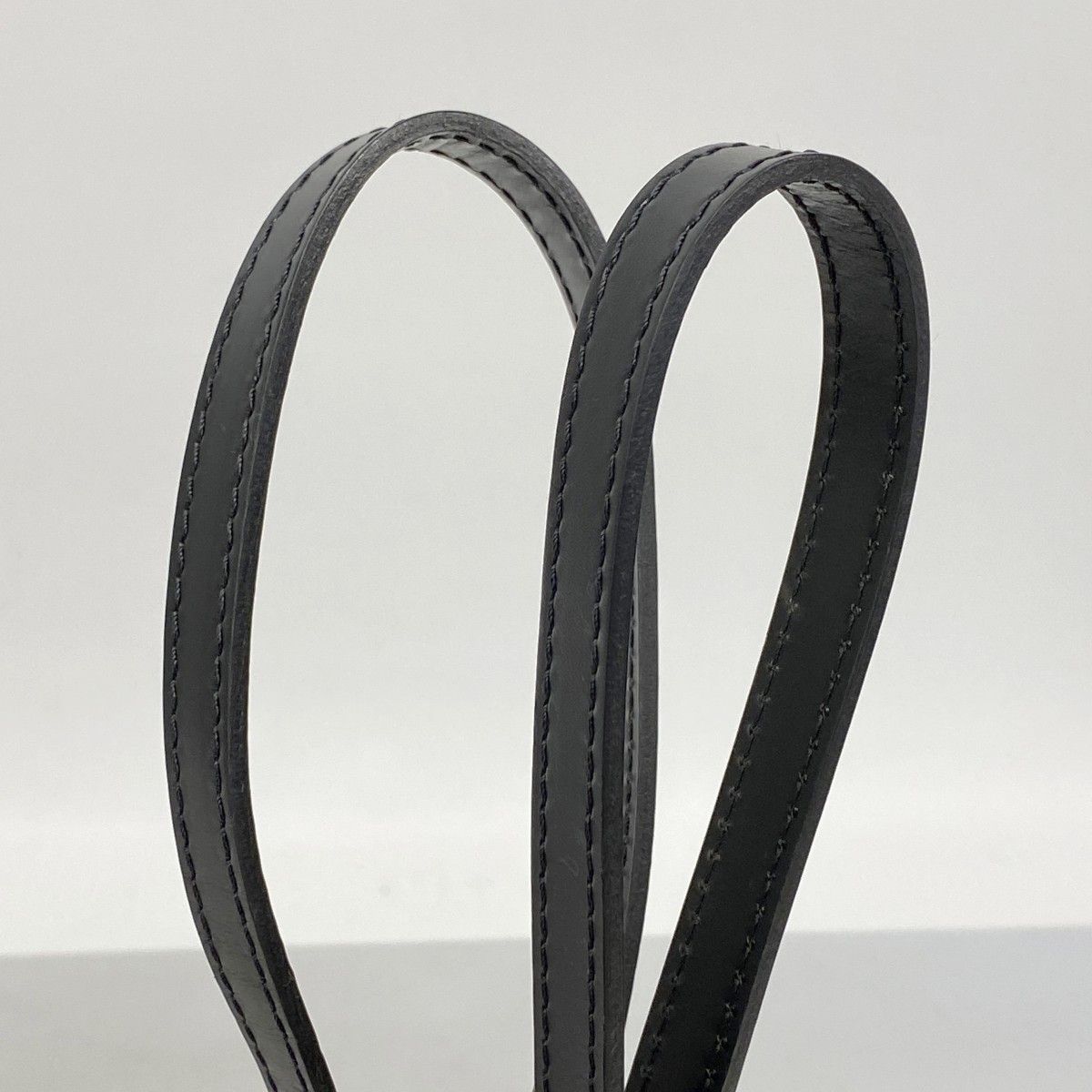 Louis Vuitton Handbag Epi Madeleine PM Noir — view 8