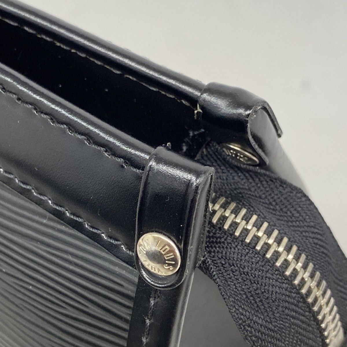 Louis Vuitton Handbag Epi Madeleine PM Noir — view 7